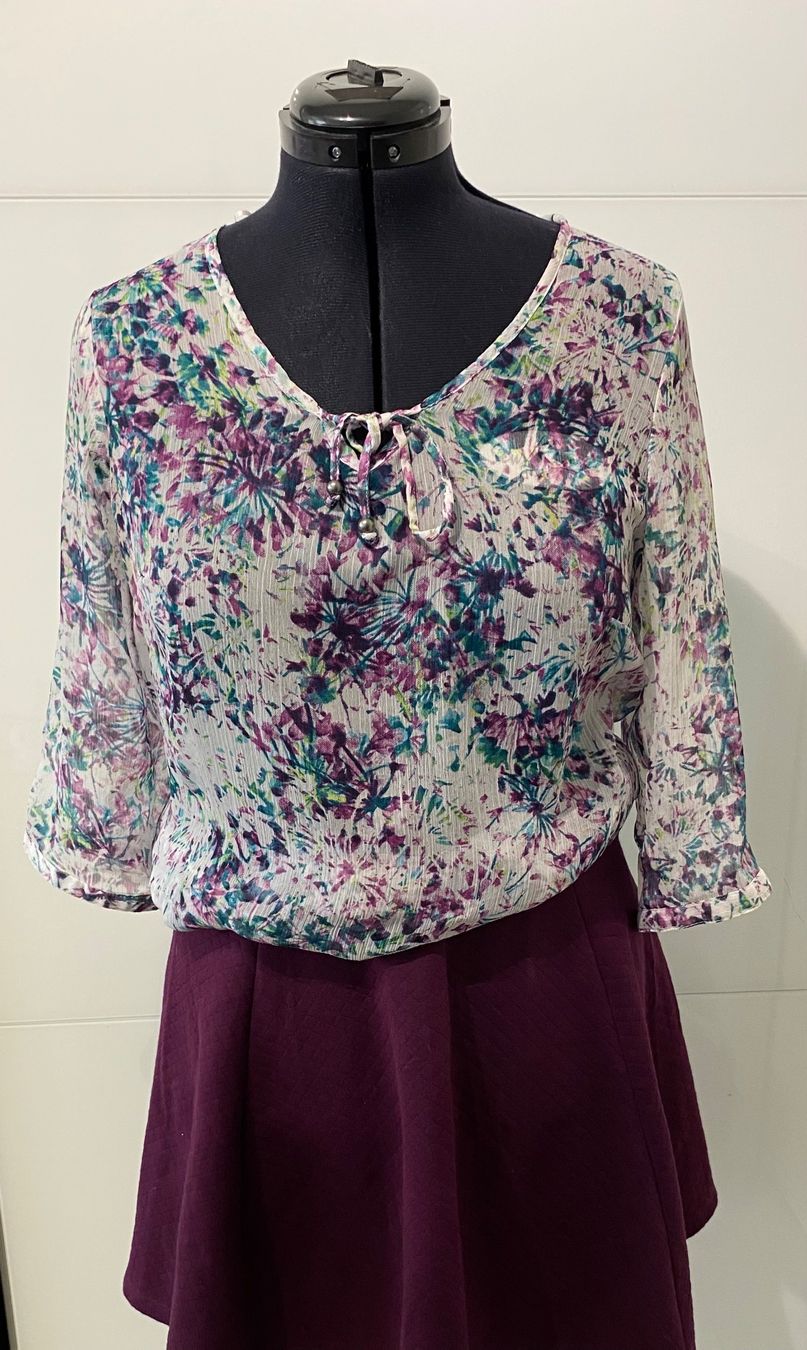 Tuniche: transparente Tunika Blumenmuster Grösse 40 – Usato da Hausen AG venduto da corinne_g