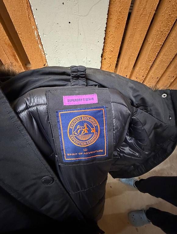 Giacche: VESTE SUPERDRY – Usato da Plan-les-Ouates venduto da wil_8h7k 2