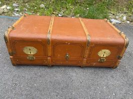 Antike Reise Truhe / Koffer aus Holz.