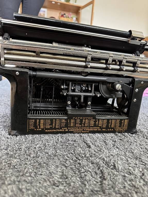 Underwood Schreibmaschinen: Underwood Schreibmaschine – Gebraucht aus Eschlikon TG von S_Ro84zz 4