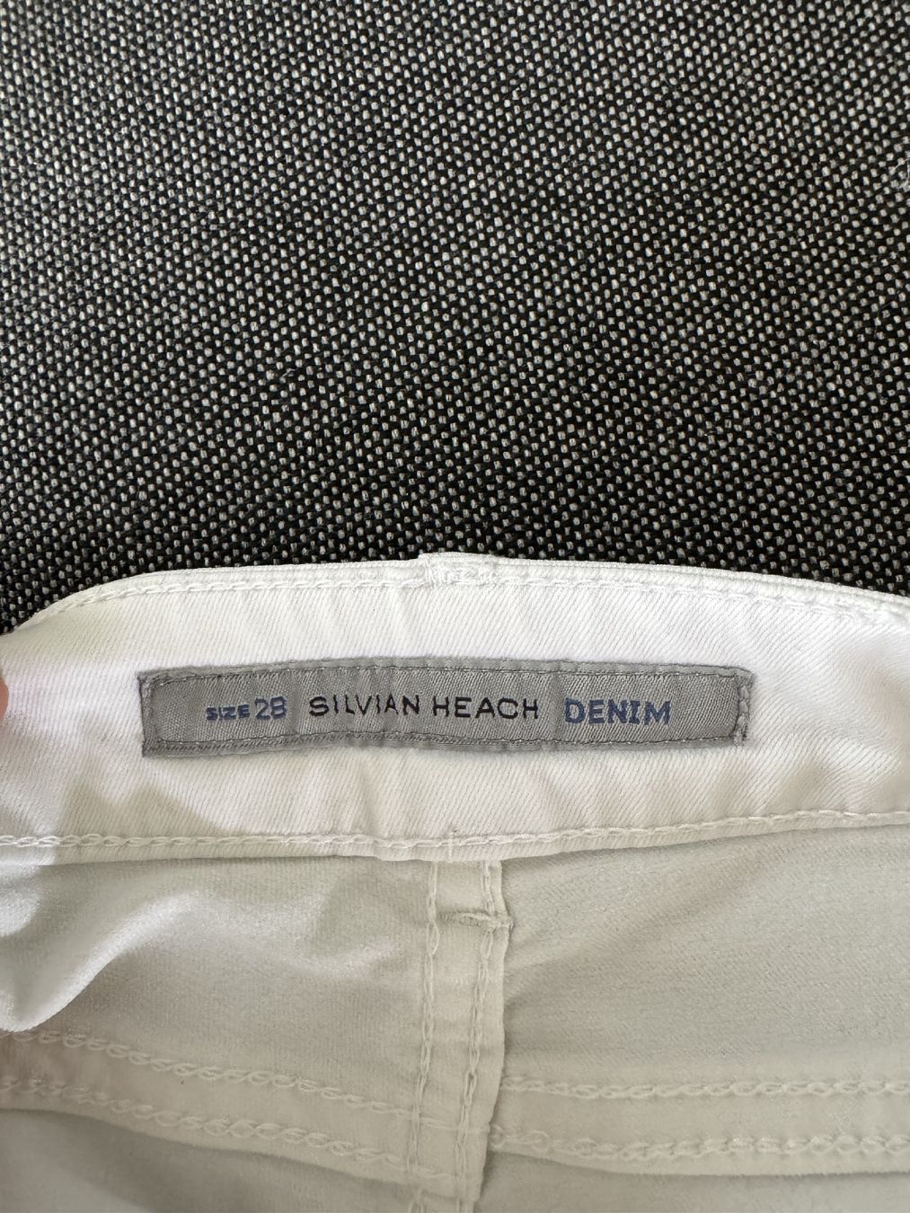 Jeans: Silvian Heach White Jeans - Size 28 - Great Condition – Usato da Bülach venduto da Bloom_Witch 2