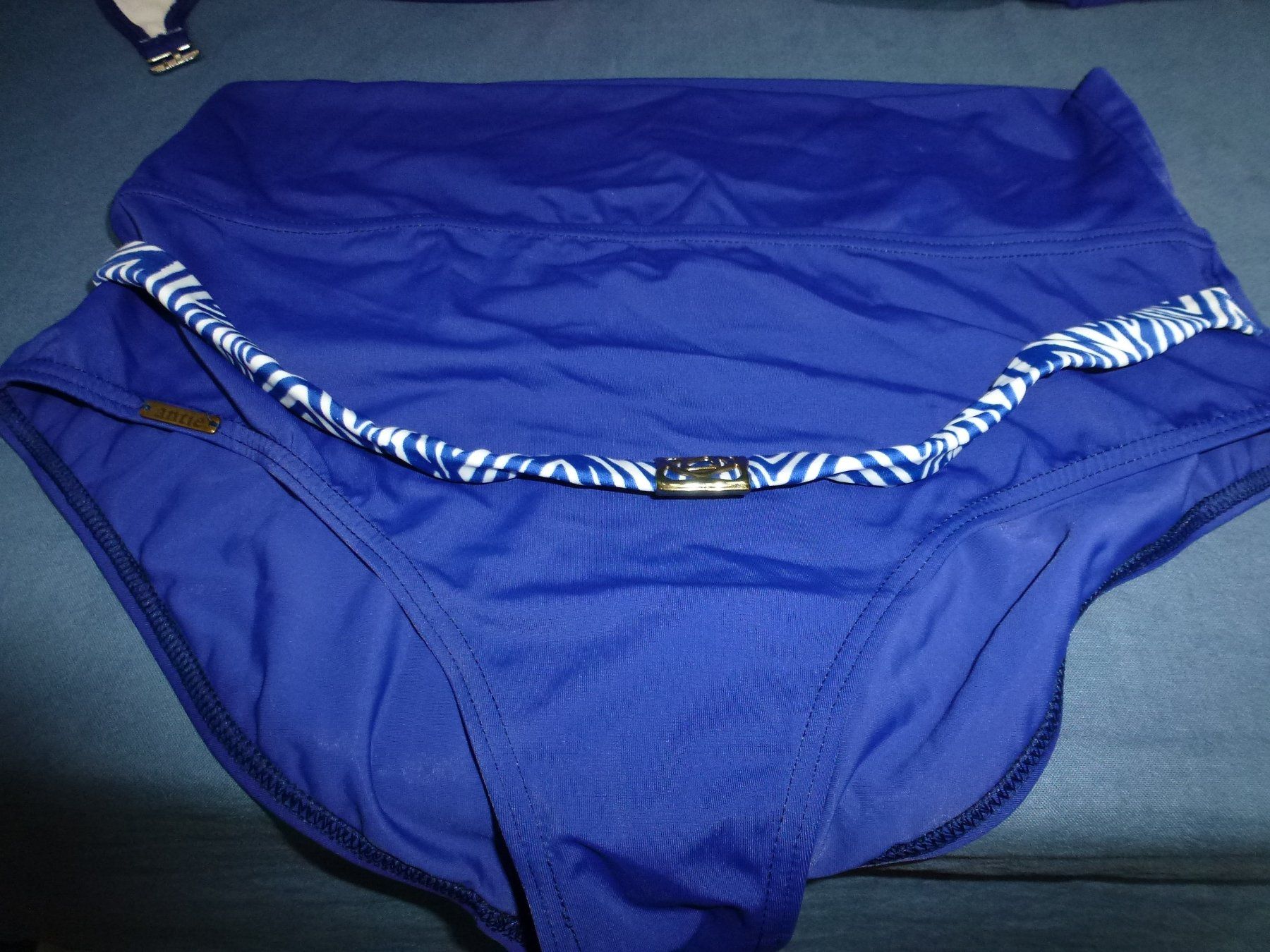 Costumi da bagno & Bikini: BIKINI MIT HOSE HOHER BEINAUSSCHNITT CUP 95 D / E  HOSE 44 – Nuovo (secondo la descrizione) da Kreuzlingen venduto da ang_7k8d 2
