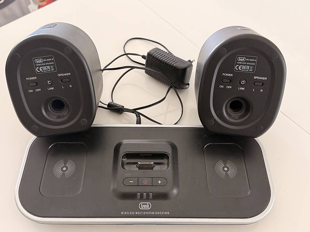 Dockingstation: Dockingstation mit Bluetooth Speaker & 2x iPhone  4 (8/32GB) – Gebraucht aus Hildisrieden von Frentz 2