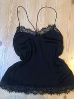 Haut noir à dentelle