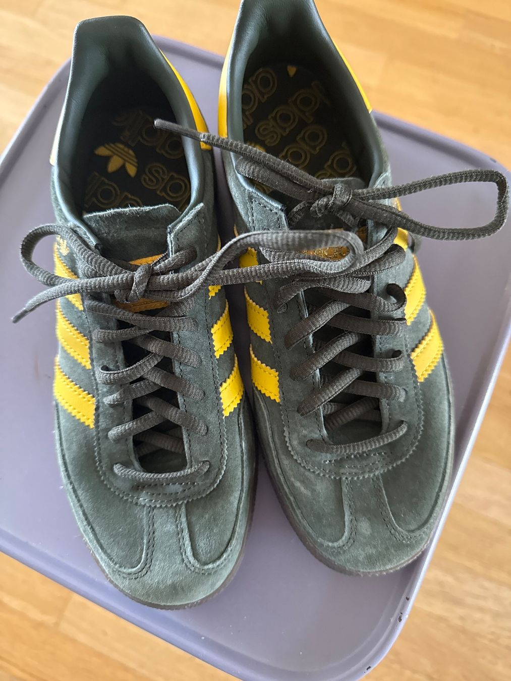 Adidas Herrenschuhe: Baskets Adidas, vert et jaune, taille 36 – Gebraucht aus Le Grand-Saconnex von titrac