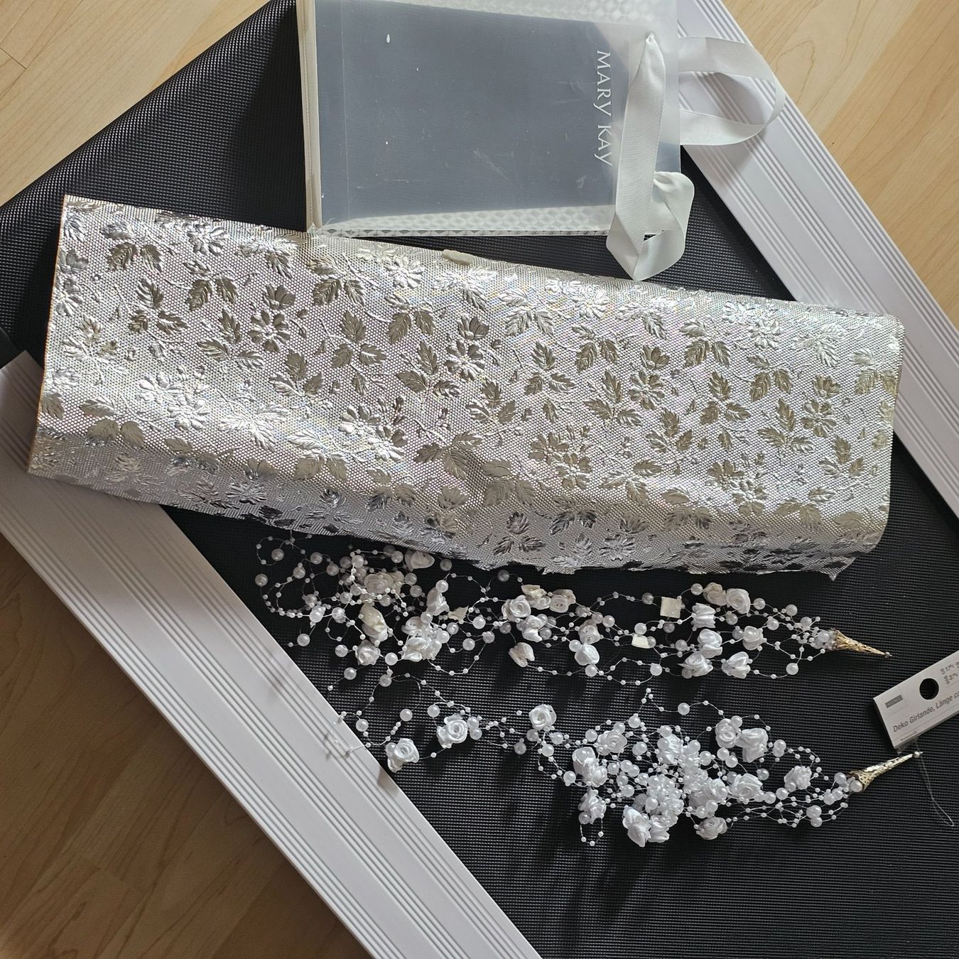 Papier: Geschenkpapier, Schleifen, Säckli, karton voll – Neuf (Voir description) à wolfhalden par 46464646 1