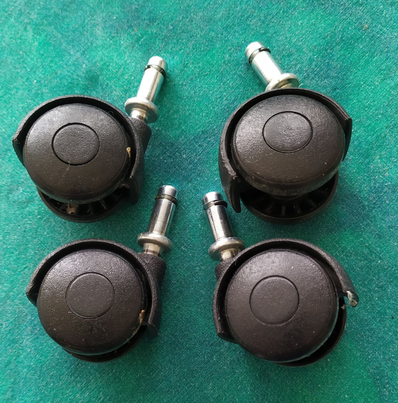 Altro per stoccaggio & trasporto: 4 roulettes pour meuble ou autre – Usato da Chezard St-Martin venduto da Loucail