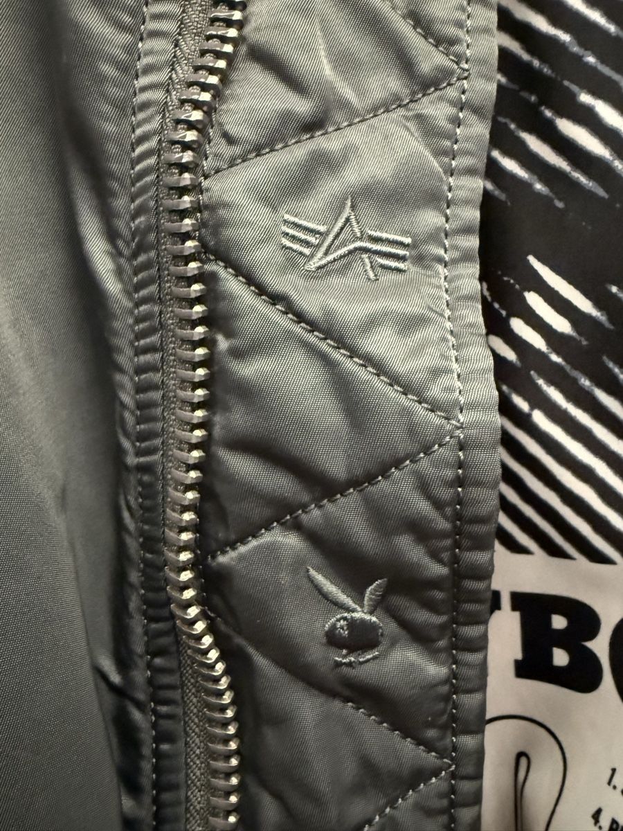 Alpha Industries Jacken: PLAYBOY X ALPHA INDUSTRIES REVERSIBLE MA-1 FLIGHT JACKET – Gebraucht aus Domat/Ems von kik_8btw 5
