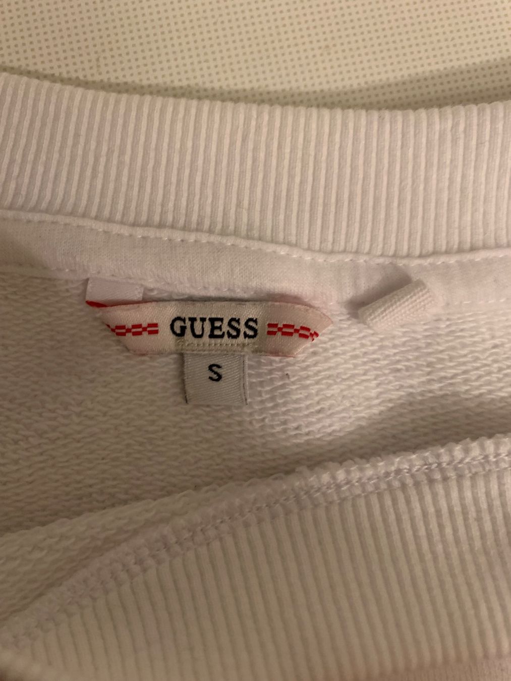 Guess Pullover & Sweatshirts: Damen Kurzpulli weiss GUESS, Grösse S – Gebraucht aus Rosshäusern von MiJoDoOl 3