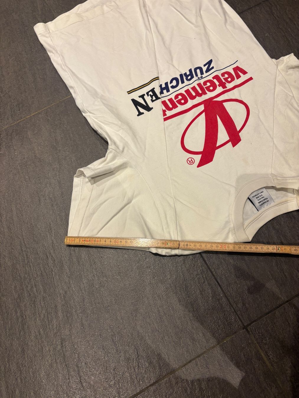 T-shirt: VETEMENTS T-Shirt – Nuovo (secondo la descrizione) da Heimiswil venduto da Mad2mad 4