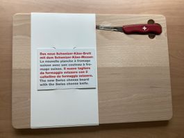 Holzbrett mit Käsemesser, neu