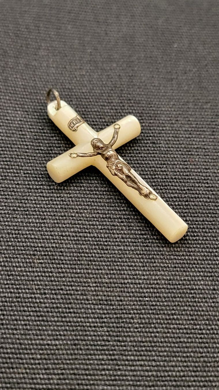 Ciondoli: Kreuz-Anhänger Perlmutt – Usato da Basel venduto da spinne02
