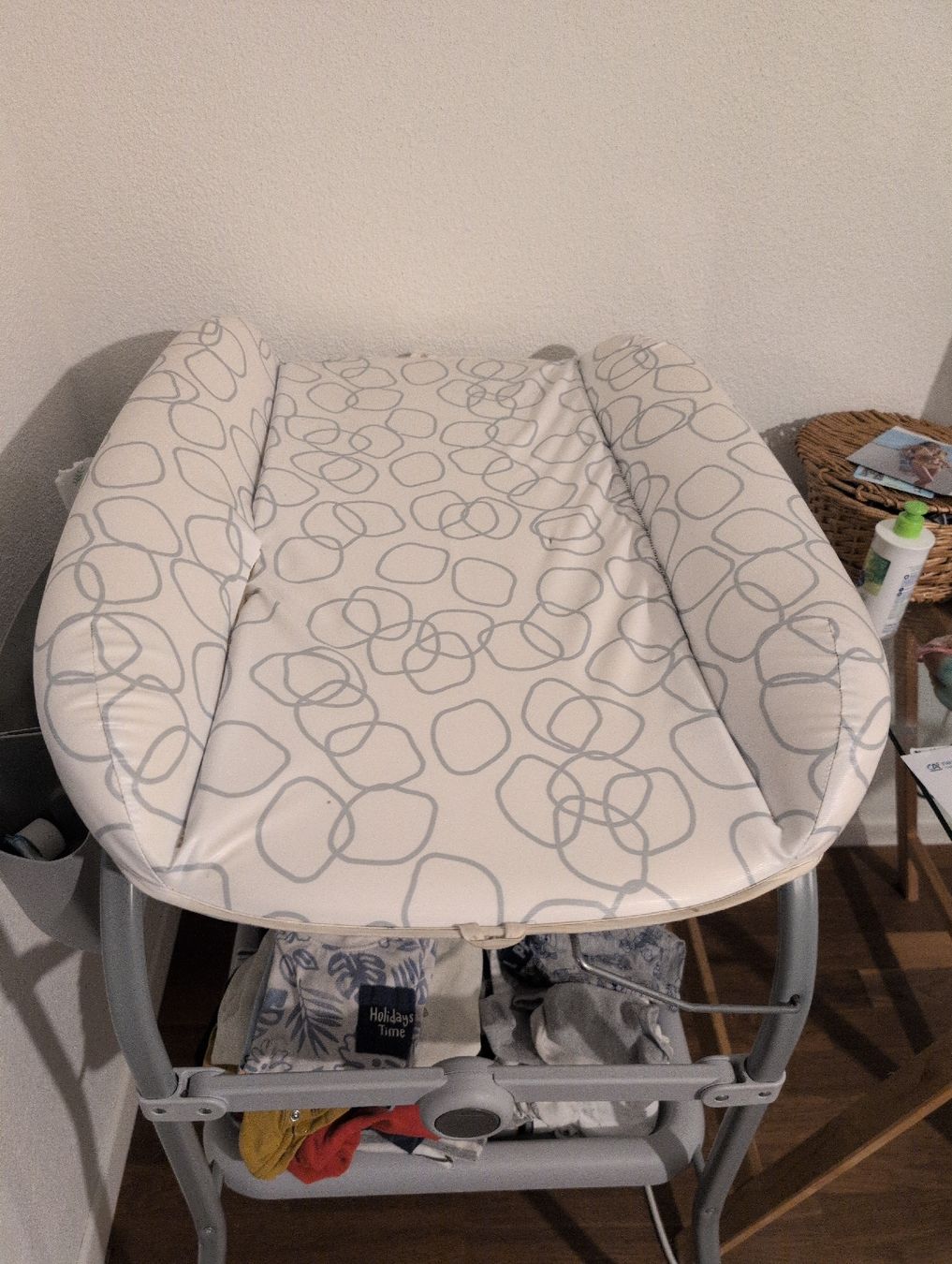 Chicco Tables à langer & accessoires: Table à langer avec baignoire chicco pliante bon état – D'occasion à Wallisellen par GuillaumeSzurich
