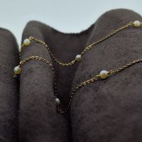 Exquisite Halskette in 750 Gelbgold mit 13 Perlen beschmückt