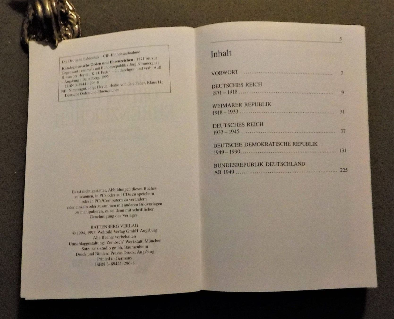 Libri: Orden Ehrenzeichen Abzeichen – Usato da hedingen venduto da kurattli01 1