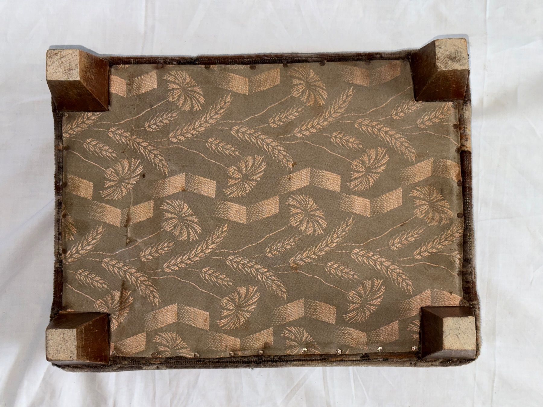 Hocker: Schemel mit Holzfüssen und Stoffbezug – Gebraucht aus Oberrieden von pet_n2c2 5