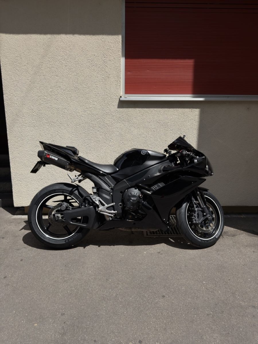 Yamaha Strada: Yamaha YZF-R1 rn19 – Usato da Basel venduto da luc_6rpm