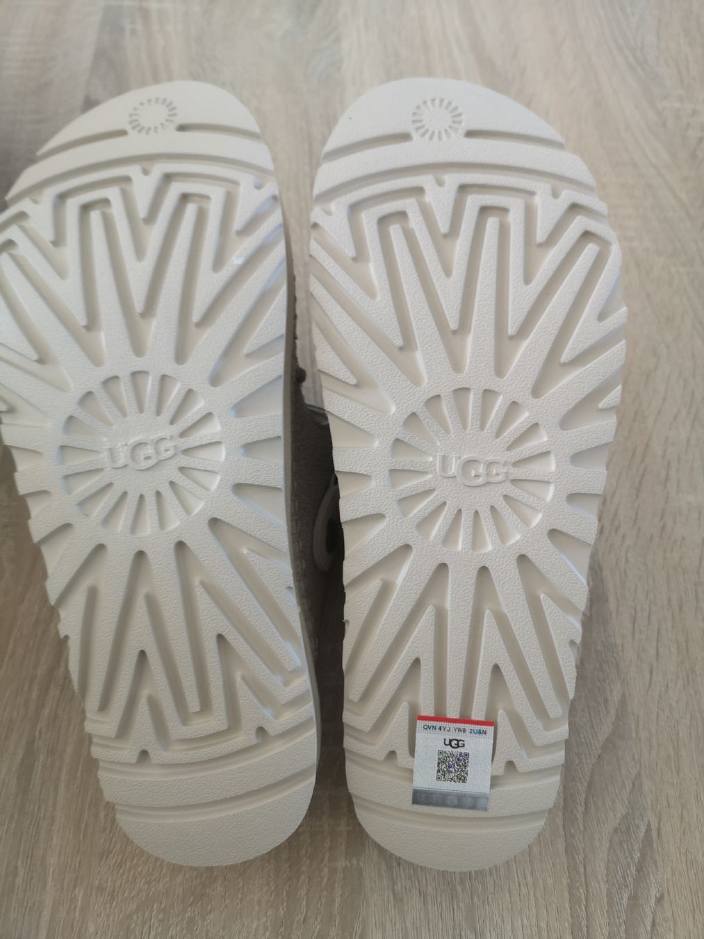 Ugg Scarpe da donna: Ugg Plateau Pantoletten – Nuovo e nell'imballaggio originale da Zürich venduto da kiwi2024 2