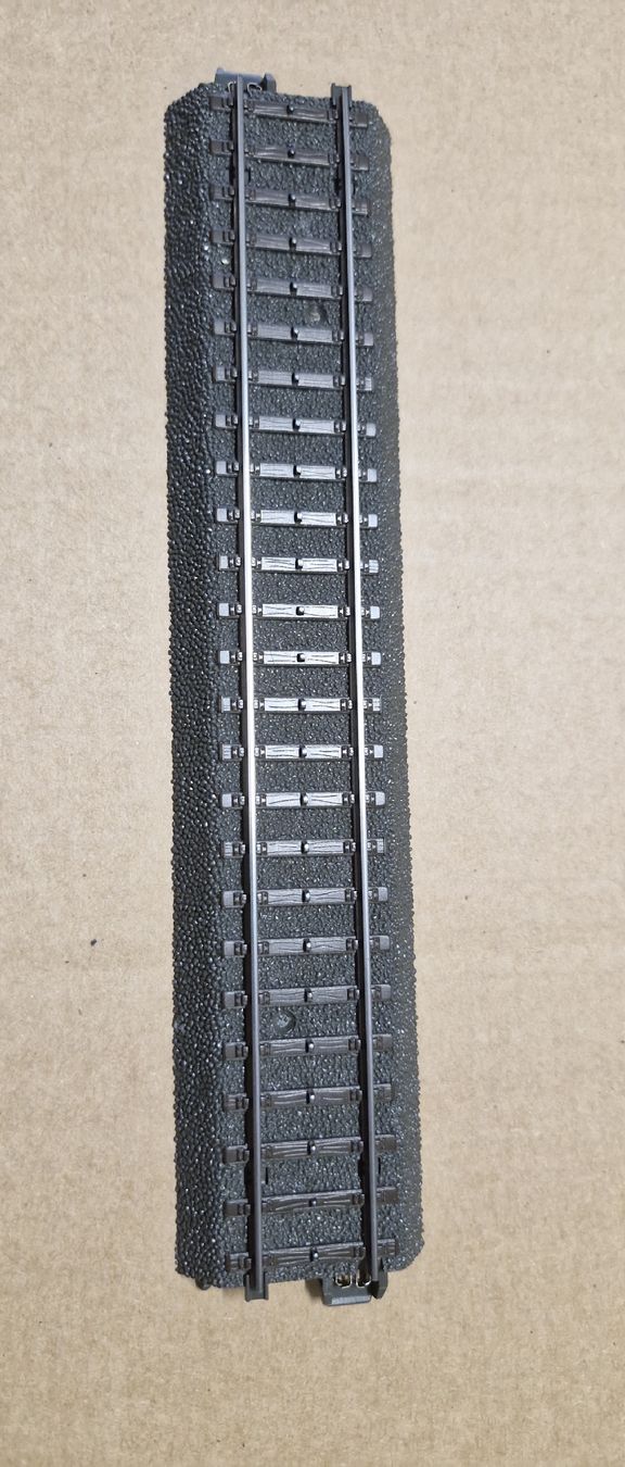 Märklin Modellini di ferrovie: Märklin C-Gleis gerade 24188 – Usato da Bassersdorf venduto da brunneremil