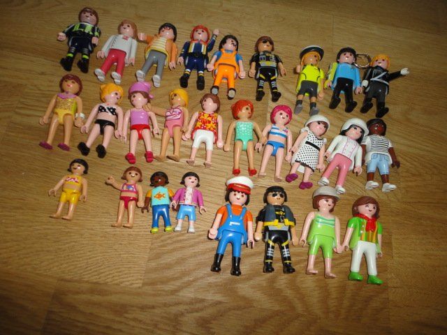 Playmobil Giocattoli: PLAYMOBIL 27 X FIGUREN – Usato da Teufen AR venduto da Donschabl