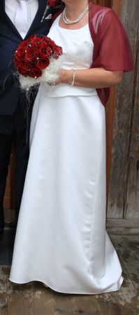Elegantes Hochzeitskleid mit Perlen  Gr. 40/42 ivory