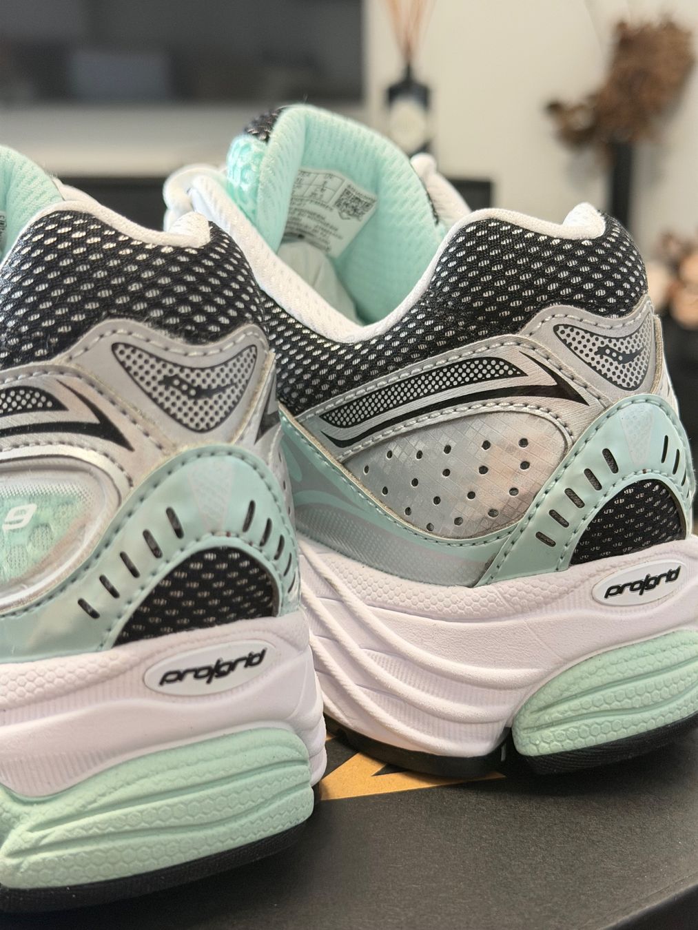 Saucony Scarpe da uomo: Saucony ProGrid Omni 9 Teal Metallic Silver – Nuovo e nell'imballaggio originale da Yverdon-les-Bains venduto da ioustock 4