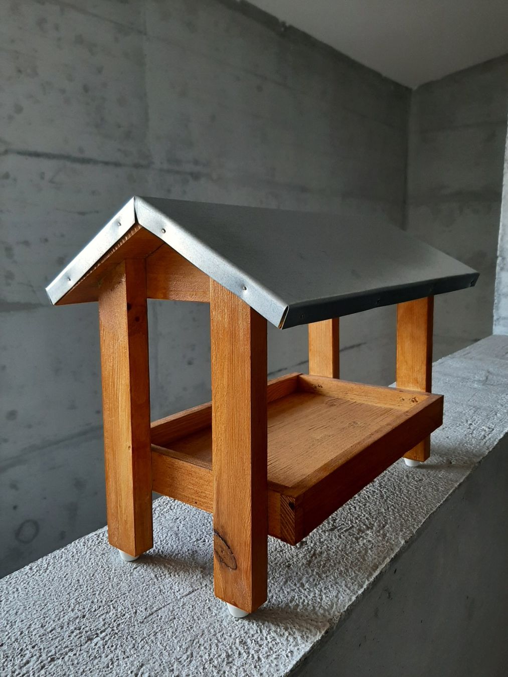 Casette per uccelli: Esschert Vogelfutterhaus mit Blechdach – Usato da Alpnach Dorf venduto da nightsdelight 2