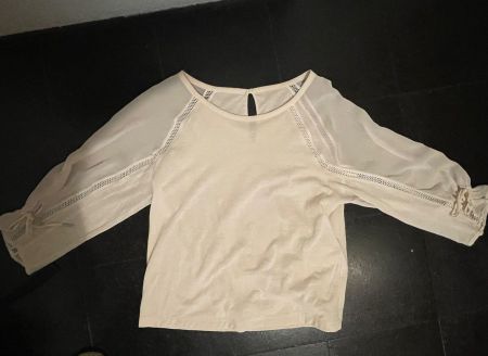 Marc Cain, zarte Bluse in Crème mit transparenten Ärmeln, M