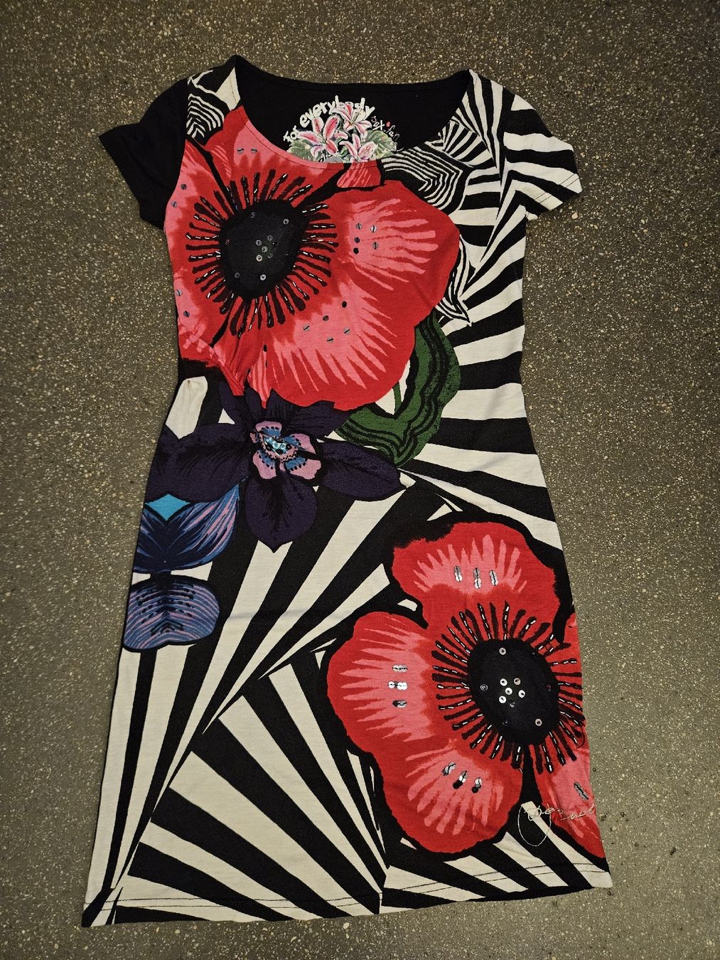 Desigual Vestiti: Kleid Desigual schwarz mit Blumenmuster Grösse M – Usato da Anwil venduto da tamoos 2