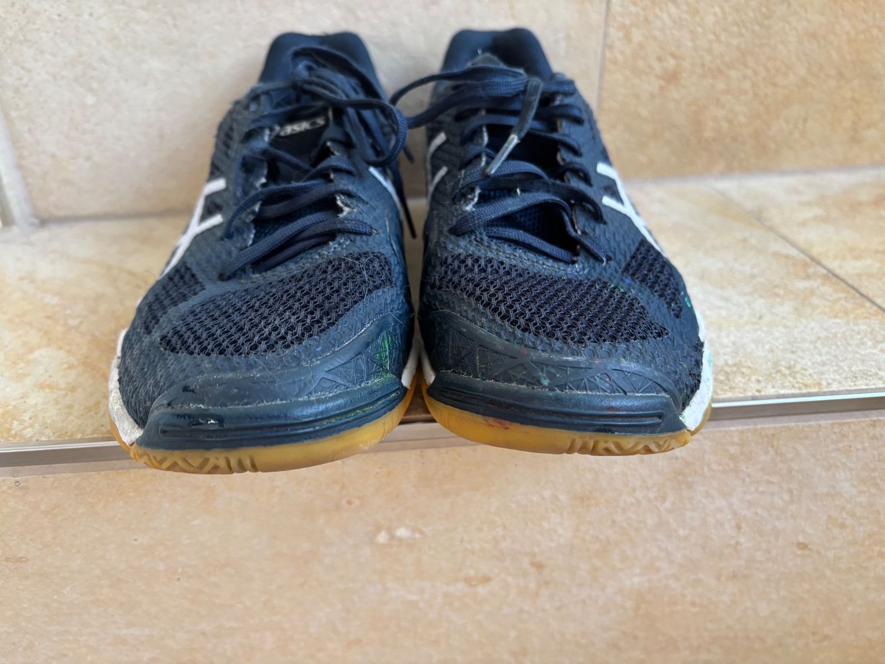 Scarpe da uomo: Hallenturnschuhe asics Gr. 40.5 – Usato da Sörenberg venduto da dfew 3