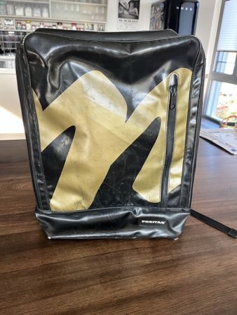 Freitag Rucksack Hazzard F35 schwarz gold gebraucht