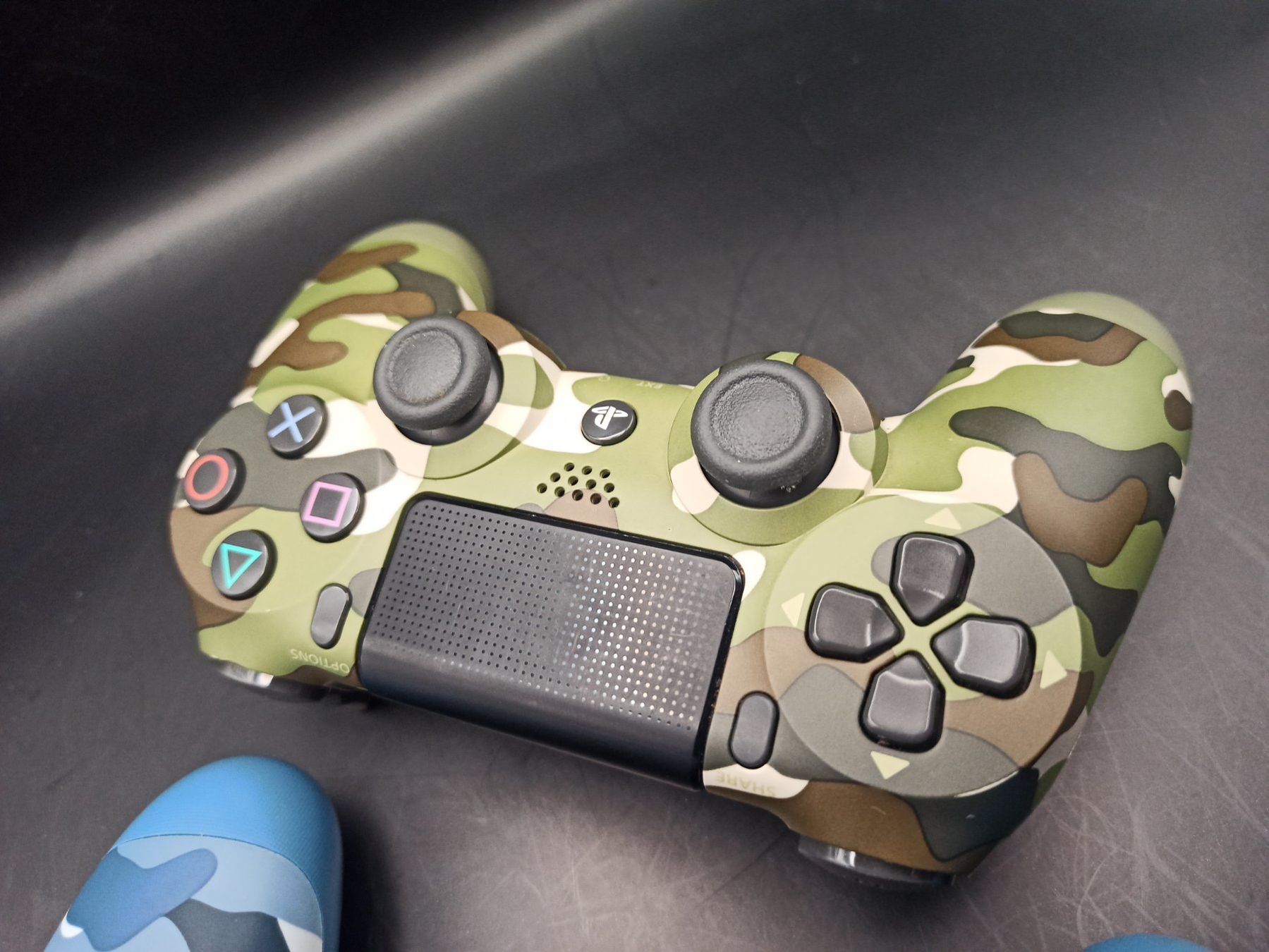 Controller: 2 x Original Controller Sony PS4 Wireless DualShock 4 CAMO – Usato da Oberweningen venduto da mar_87mx 5