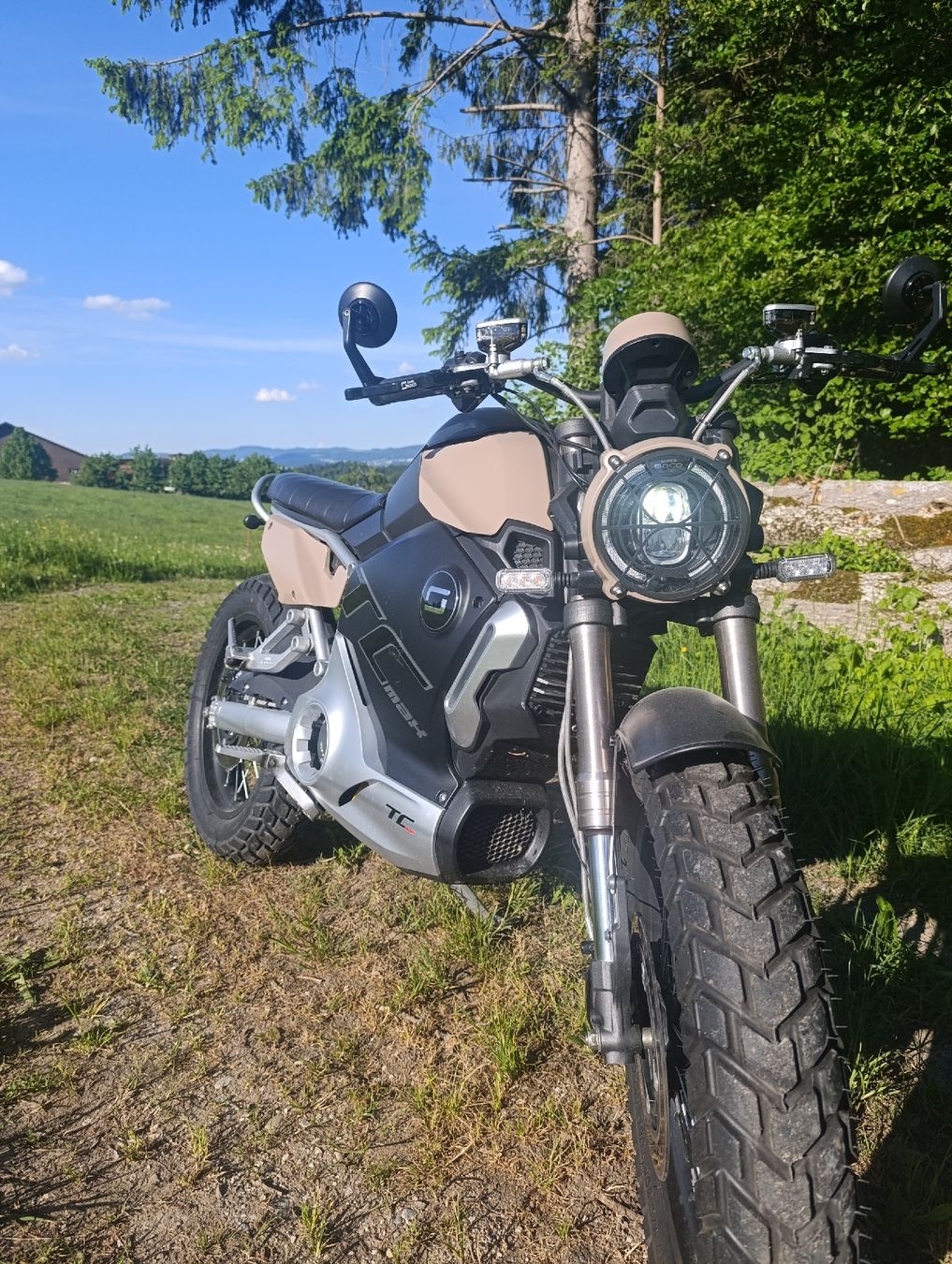 Super Soco Strasse: Super Soco TC Max Roadster – Gebraucht aus Auw von Hofschreinereiauw