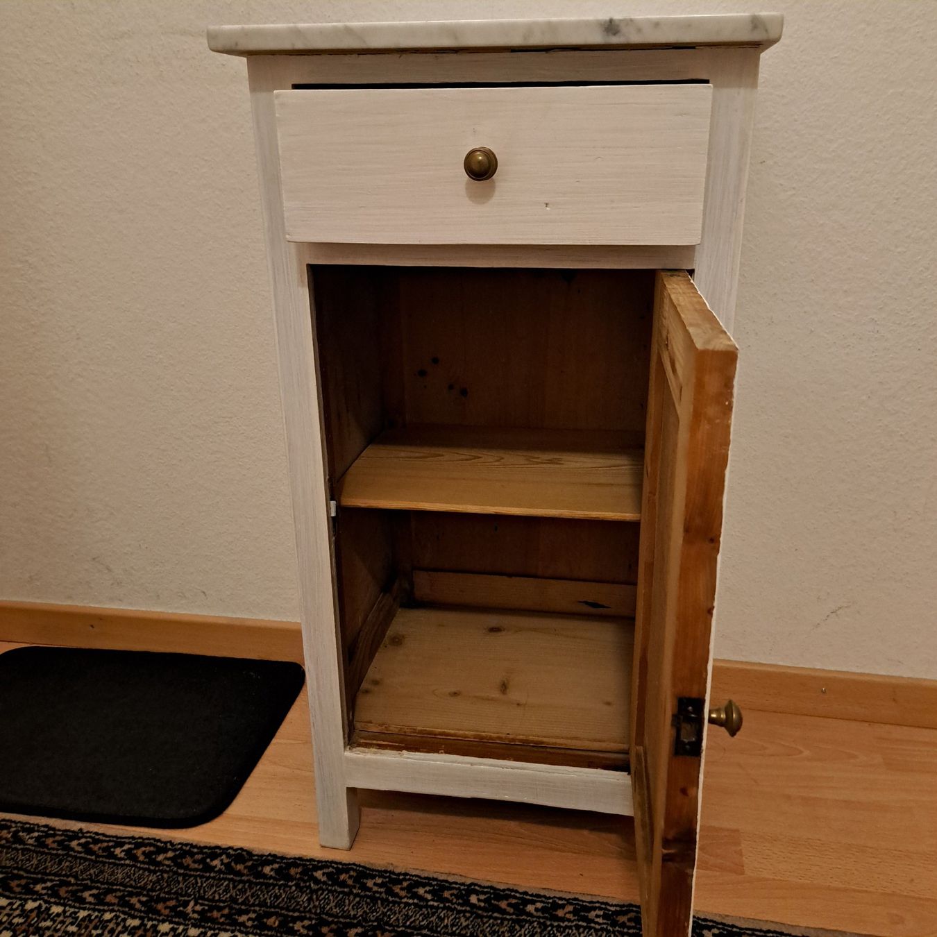 Nachttische: Antikes Nachttischchen/ shabby chic – Gebraucht aus Grüningen von Tappio 1