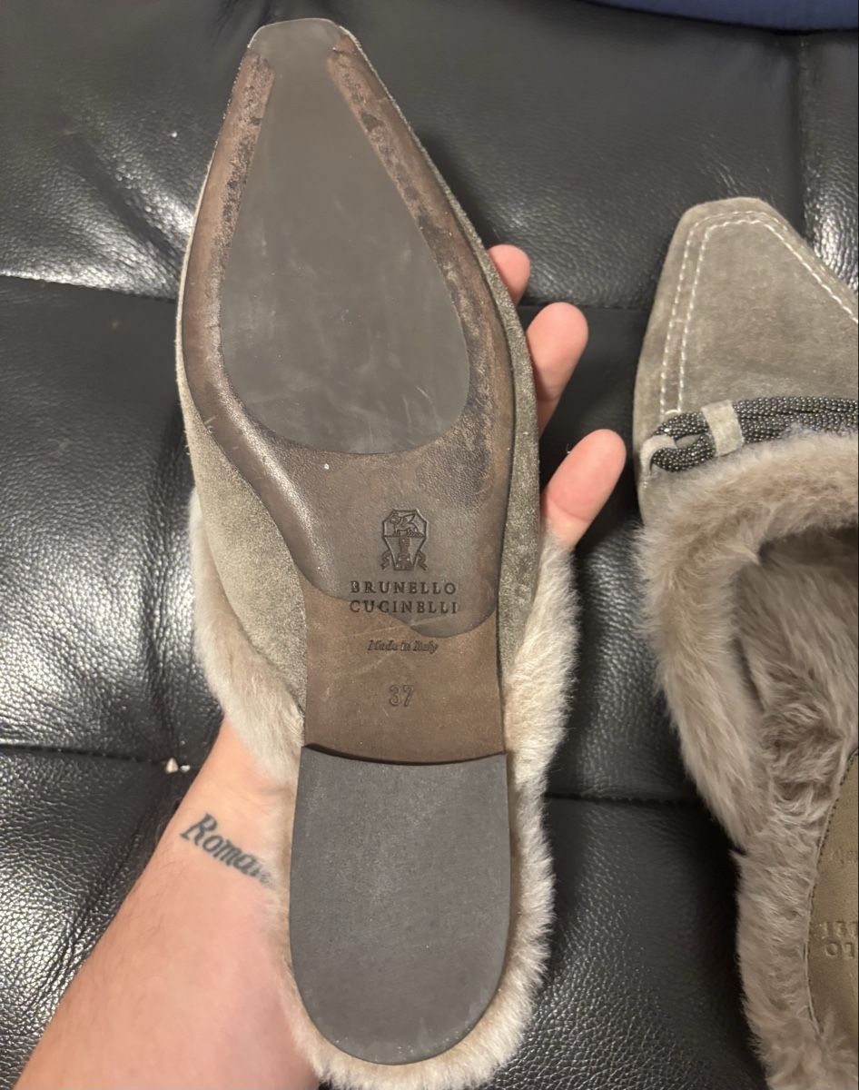 Brunello Cucinelli Scarpe da donna: Brunello Cucinelli "Fluffy Cozy" Grey Ballerinas – Usato da Chur venduto da Cuteclothes7k 2