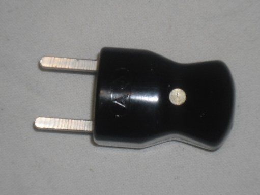 Fiches d'alim.: Stecker  230/250 Volt , 3 Polig , 10 A – D'occasion à Büren SO par omsa 3
