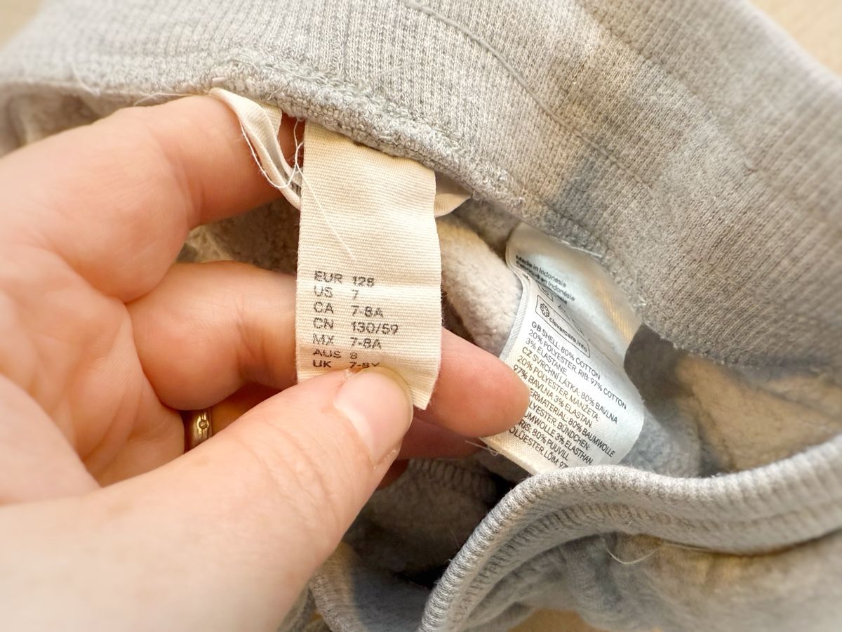 Hosen: 2 Mädchen Jogginghosen Gr. 122/128 – Gebraucht aus Eggenwil von Lissi82 3