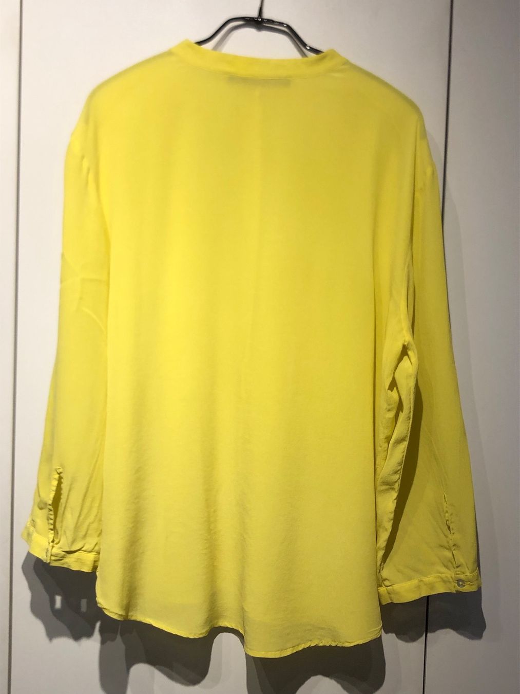 Zara Chemisiers: Zara Seidenbluse Zitronengelb, Gr. M – D'occasion à Grellingen par dinge 1