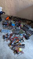 Diverse Werkzeuge zu Auto und Motorrad