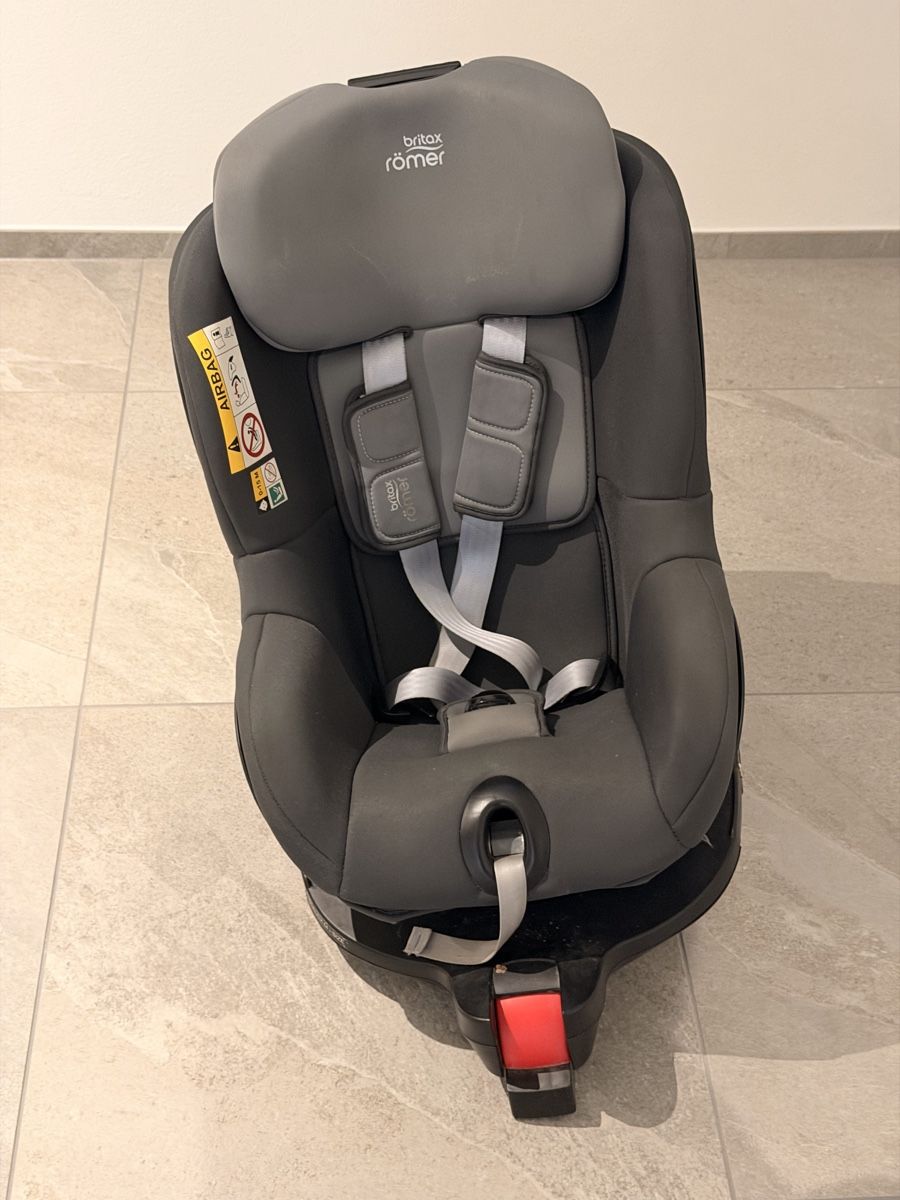 Britax Römer Auto-Kindersitze: Britax Römer DUALFIX M i-SIZE Kindersitz – Gebraucht aus Möriken AG von tau_d26k