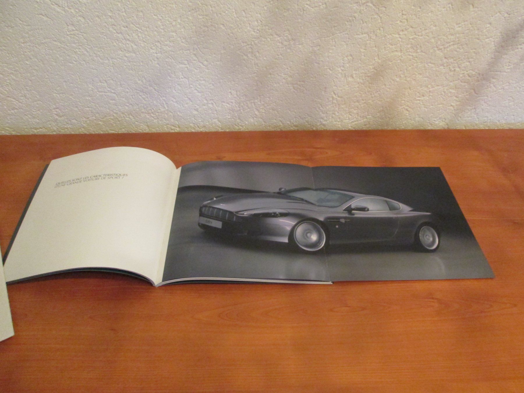 Aston Martin Documenti: Catalogue Aston-Martin DB9 – Nuovo e nell'imballaggio originale da Bonfol venduto da zagato43e 1