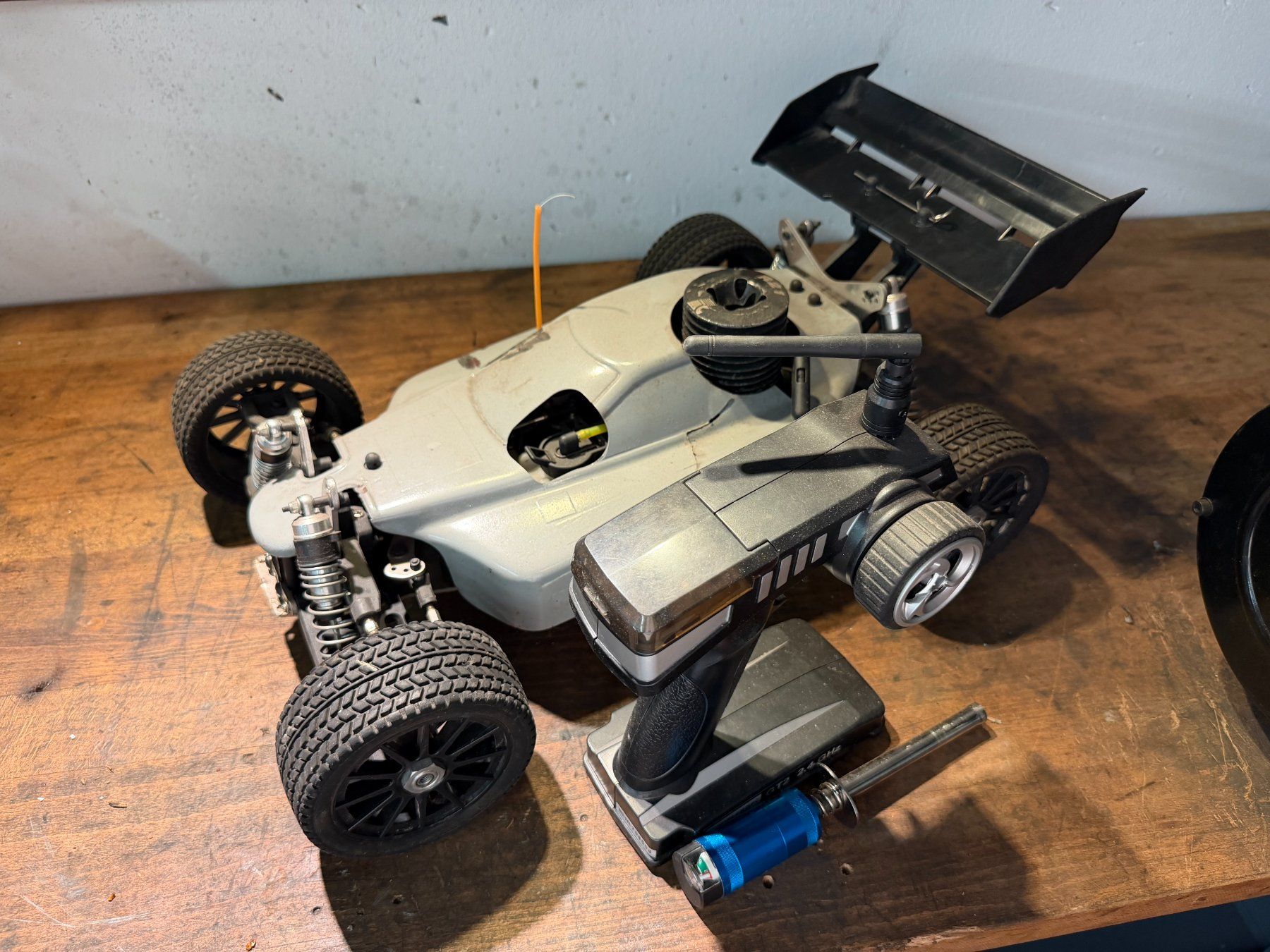 Reely RC Kits de montage: Reely Air Attack Nitro 4WD 1:8 – D'occasion à Laax GR par il_8klkd