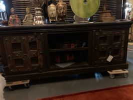 Indisches Sideboard aus alten Fensterrahmen | LIQUIDATIONSVE