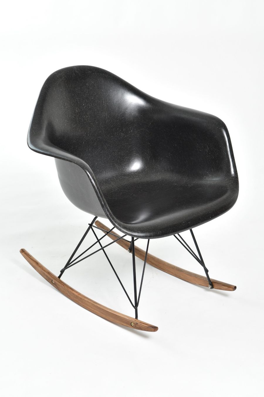 Vitra Sedie: Charles & Ray Eames Rocking Chair – Usato da Zürich venduto da IndividumCH