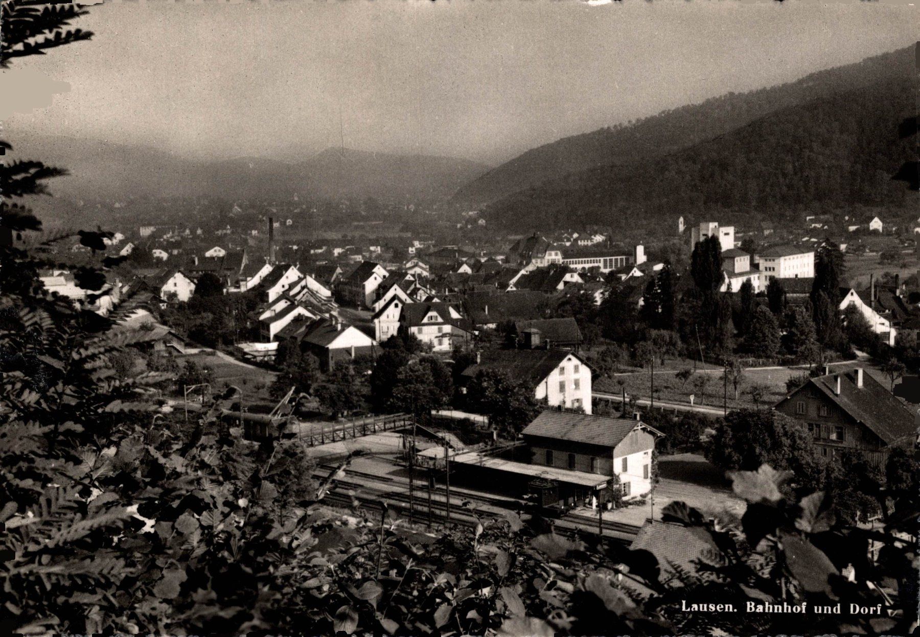 Cartoline postali: Lausen. Bahnhof und Dorf – Usato da Bronschhofen venduto da Astore