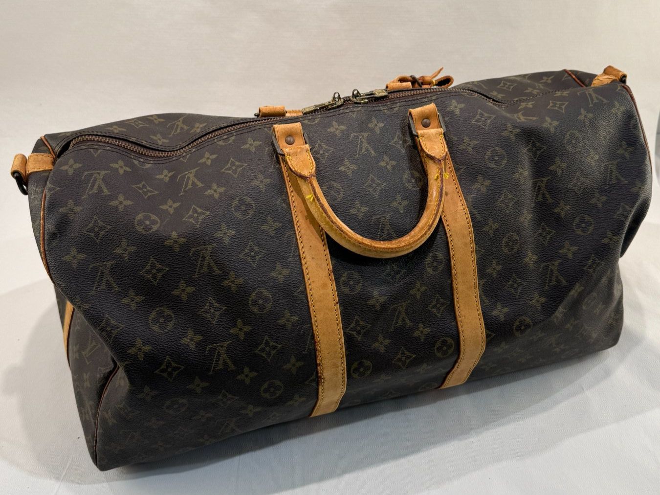 Louis Vuitton Taschen: Louis Vuitton Keepall 55 Monogram Reisetasche – Gebraucht aus Erlenbach ZH von iLuxury 1