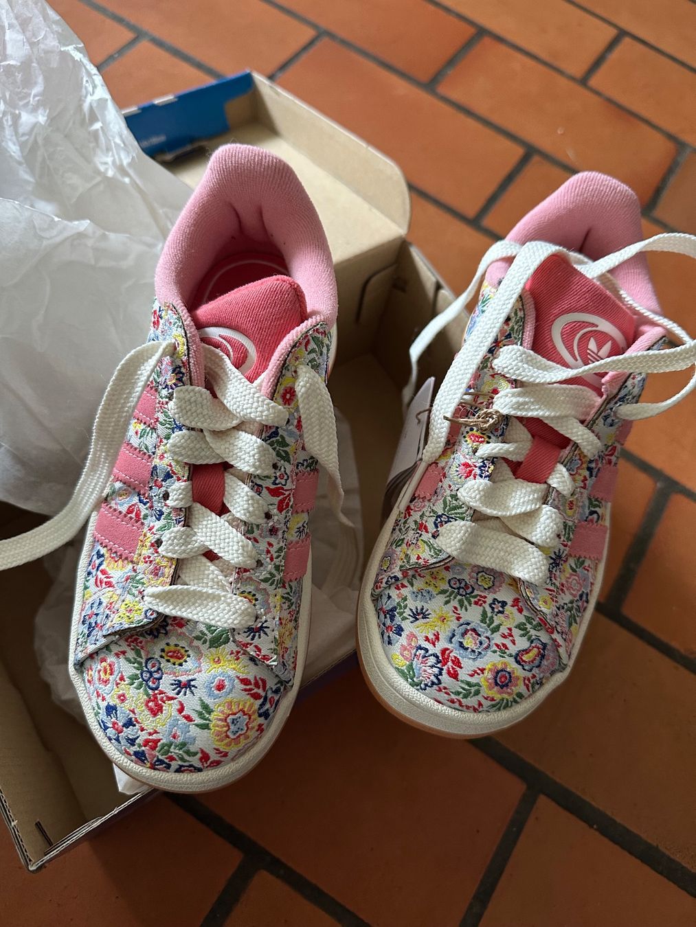 Adidas Scarpe da uomo: Adidas x Liberty Trainers size 31.5 – Nuovo e nell'imballaggio originale da Zürich venduto da dgo_5jrj 1