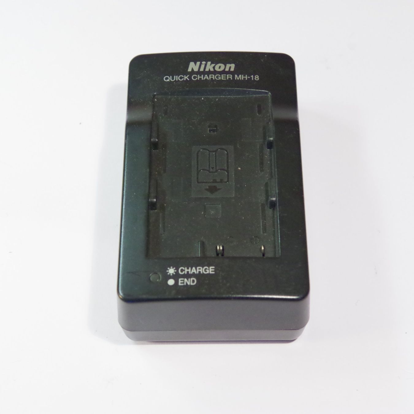 Nikon Altri Accessori: Nikon MH-18 Schnellladegerät – Usato da Erlinsbach venduto da Yanny