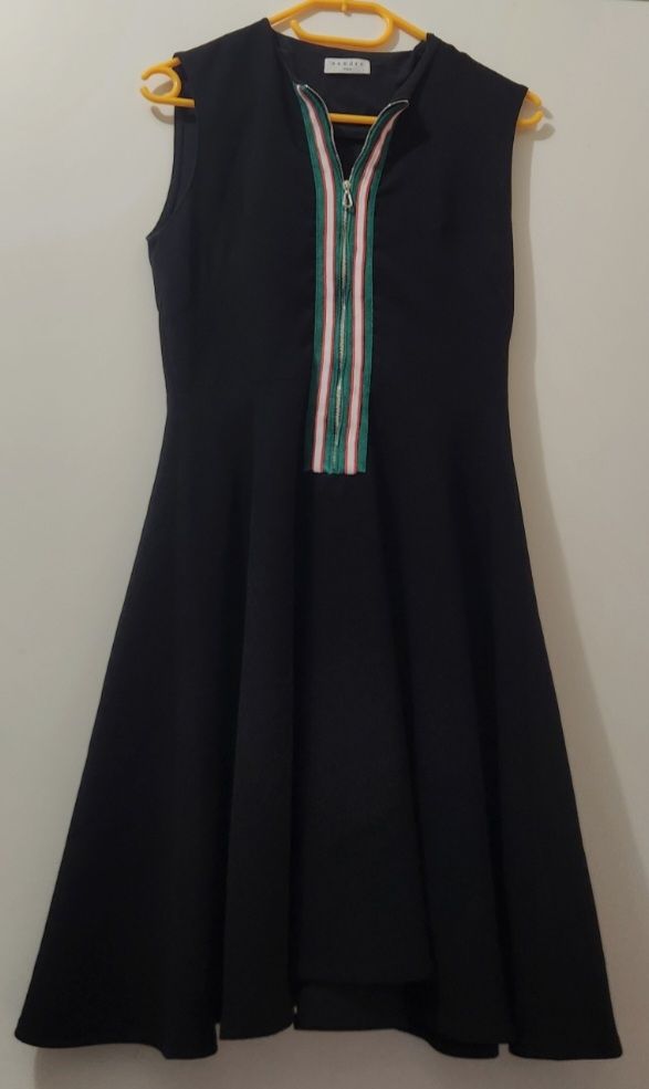 Sandro Vestiti: Robe Sandro noir sans manches fermeture éclair taille 2 – Usato da Niedergösgen venduto da Eva2410 4