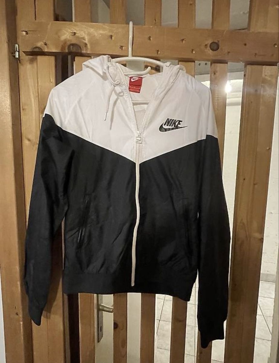 Nike Giacche: Nike Windrunner Jacke, Schwarz/Weiss, Gr S – Nuovo (secondo la descrizione) da Horgen venduto da Ed0 1